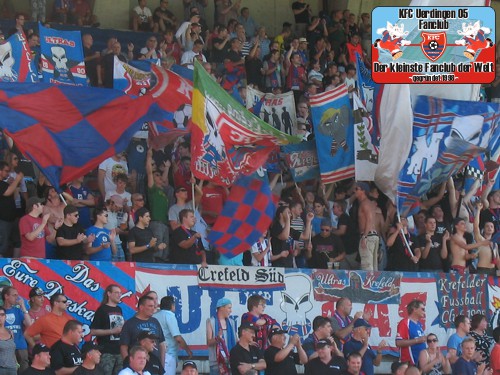 KFC-Fans vor dem Anpfiff im Franz-Raschid-Block