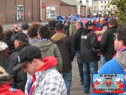 Abmarsch der KFC-Fans zum Stadion