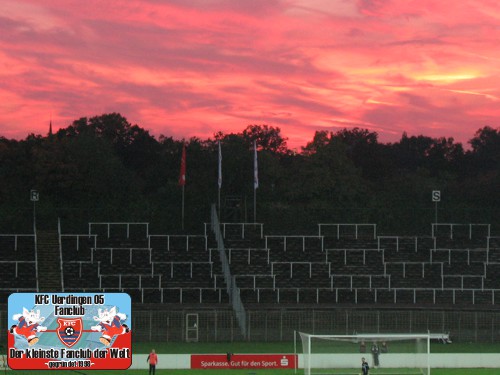 Abendstimmung über der Westkurve