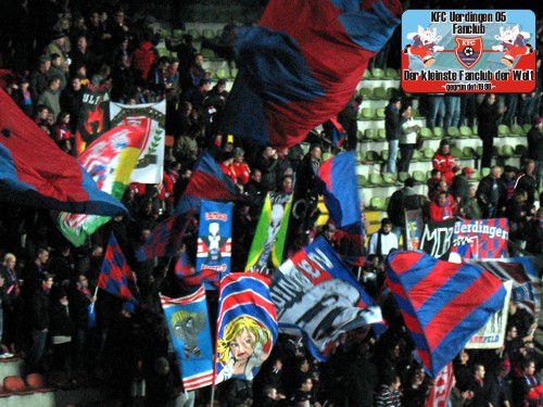 KFC-Fans im Franz-Raschid-Block vor dem Spiel