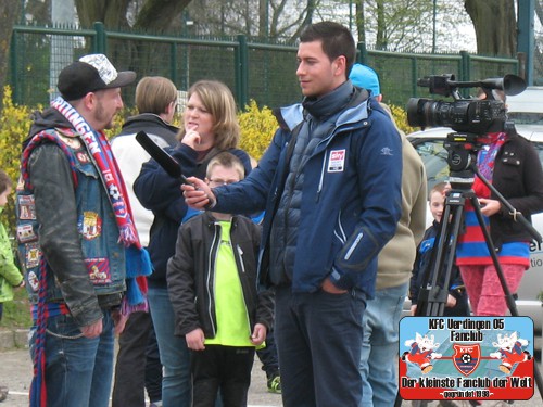 TV-Team vor der Grotenburg