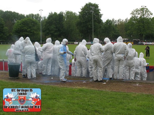 Farbaktion einiger KFC-Fans in Kapellen