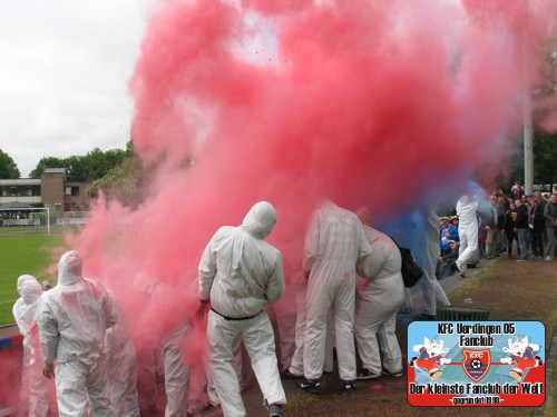 Farbaktion einiger KFC-Fans in Kapellen