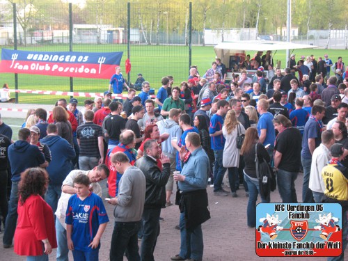 KFC-Fans beim Rudelhören in der Grotenburg