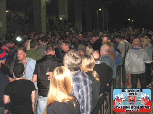 KFC-Fans beim Rudelhören in der Grotenburg