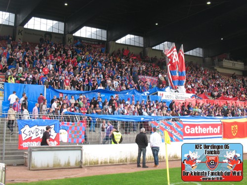 Blick auf den Franz-Raschid-Block  vor dem Spiel