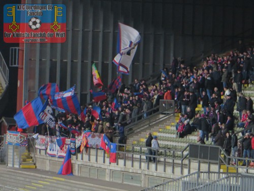 KFC-Fans im Franz-Raschid-Block vor dem Spiel