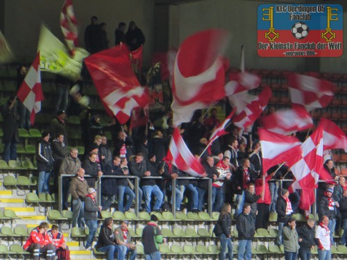 Fortuna-Köln-Fans in der Krefelder Grotenburg