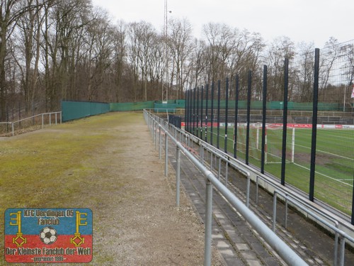 Gästeblock im Franz-Kremer-Stadion Köln