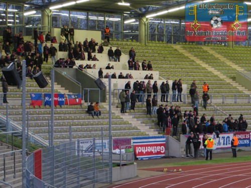 Uerdinger Fans auf der neuen Haupttribüne