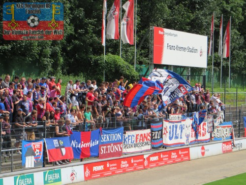 KFC-Fans im Franz-Kremer-Stadion Köln