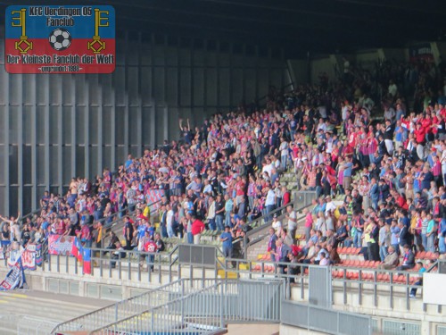 KFC-Fans  jubeln über das 1:0 für 05