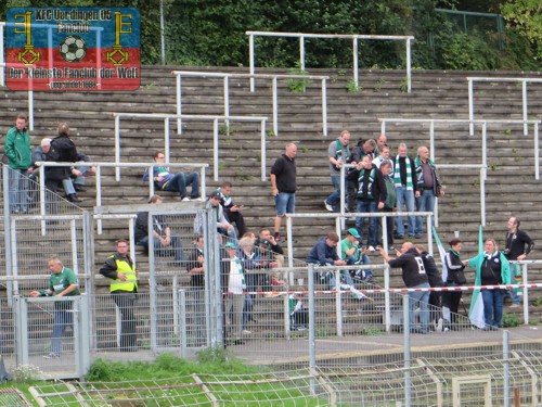 Fans des SV Rödinghausen in der Krefelder Grotenburg