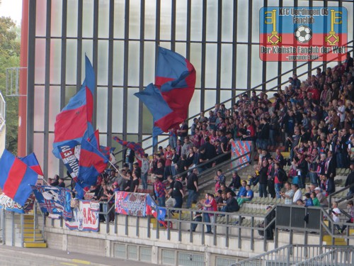 KFC-Fans im Franz-Raschid-Block zu Spielbeginn