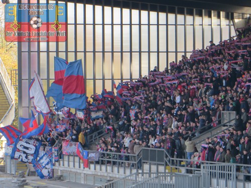 KFC-Fans im Franz-Raschid-Block vor dem Spiel