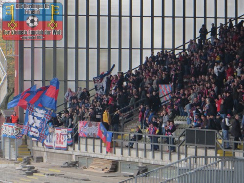 Franz-Raschid-Block vor dem Spiel