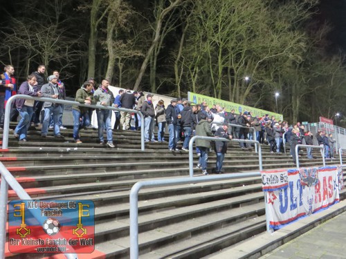 Die mitgereisten KFC-Fans vor dem Spiel.