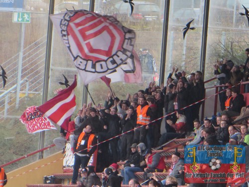Siegener Fans auf der Haupttribüne