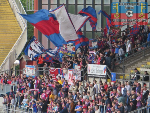 KFC-Fans vor dem letzten Saisonspiel im Franz-Raschid-Block