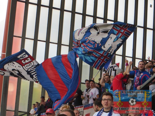 KFC-Fans im Franz-Raschid-Block vor dem Spiel