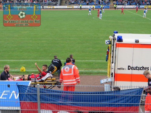 Aleksandar Pranjes wird verletzt abtransportiert