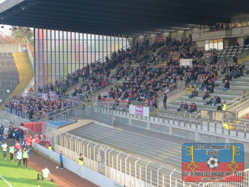 Blick auf die Haupttribüne