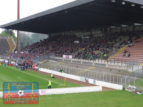 Blick auf die Haupttribüne