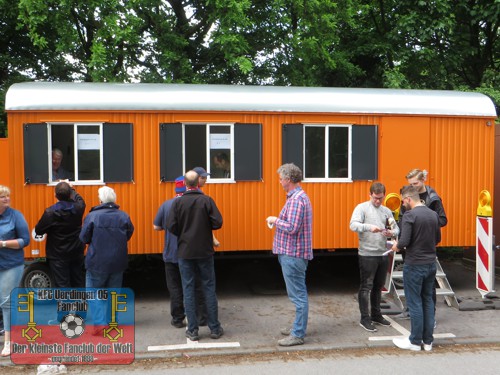 Eintrittskartenverkauf aus dem Bauwagen heraus