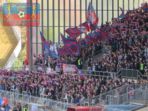 Blau und Rot im KFC-Fanblock