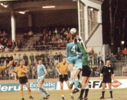 Spielszene aus der 2. Halbzeit des “Jahrhundertspiels” Uerdingen gegen Dynamo Dresden (Quelle: FC Bayer 05 Uerdingen 1986)