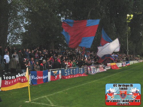 KFC-Fans in der Dorotheen-Kampfbahn