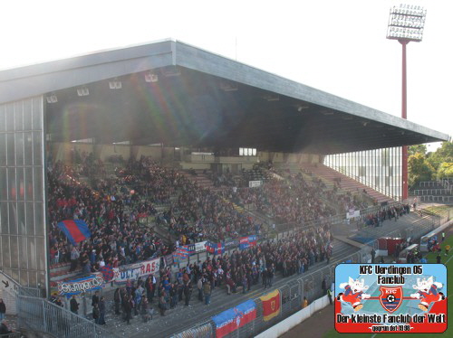 Blick auf die Haupttribüne