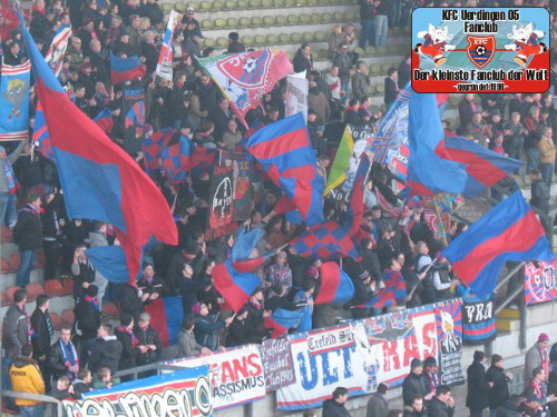 KFC-Fans im Franz-Raschid-Block vor dem Spiel