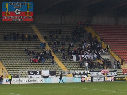 Fans der SG Wattenscheid 09 in der Krefelder Grotenburg