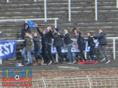 SC-Düsseldorf-West-Fans in der Krefelder Grotenburg