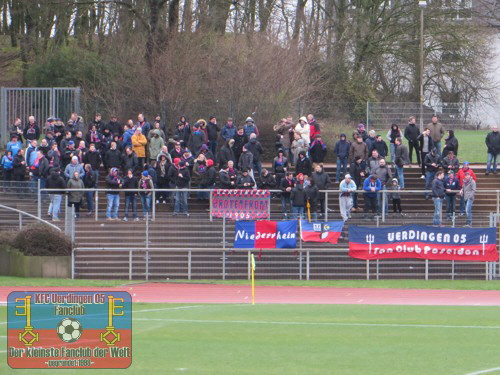 Uerdinger Fans im Grenzlandstadion Mönchengladbach
