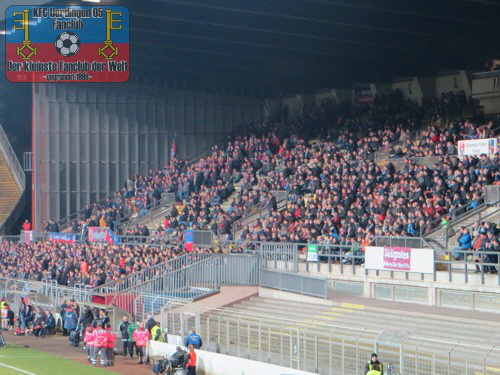 Blick auf die Haupttribüne