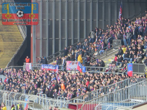 KFC-Fans auf der Haupttribüne