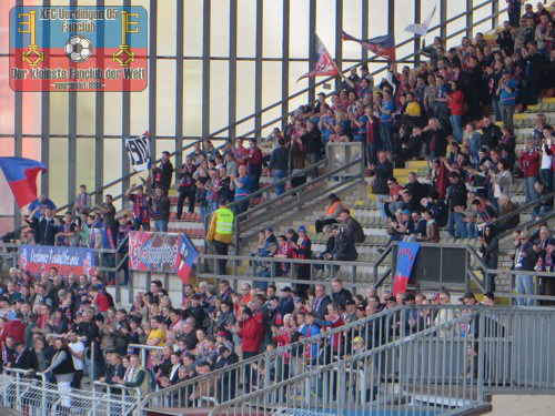 KFC-Fans auf der Haupttribüne