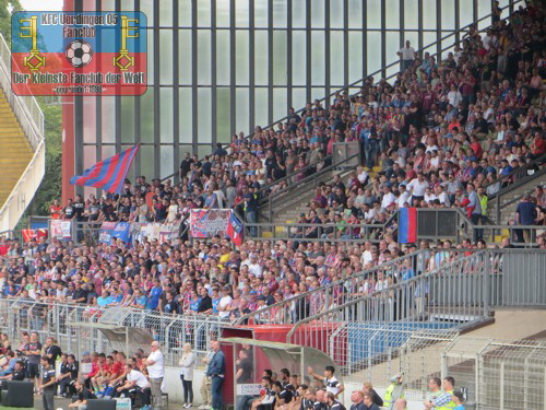 Blick auf die Haupttribüne