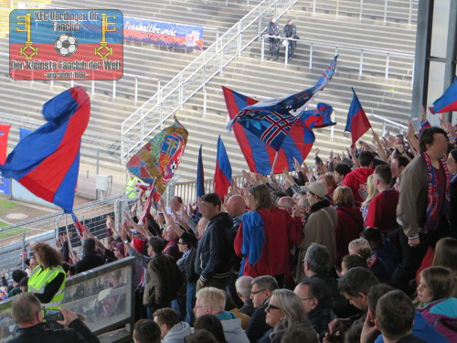 KFC-Fans im Franz-Raschid-Block vor dem Spiel