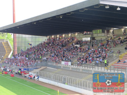 Blick auf die Haupttribüne des Grotenburg-Stadions