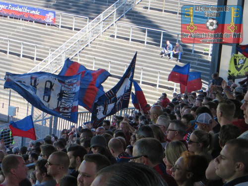 KFC-Fans im Franz-Raschid-Block