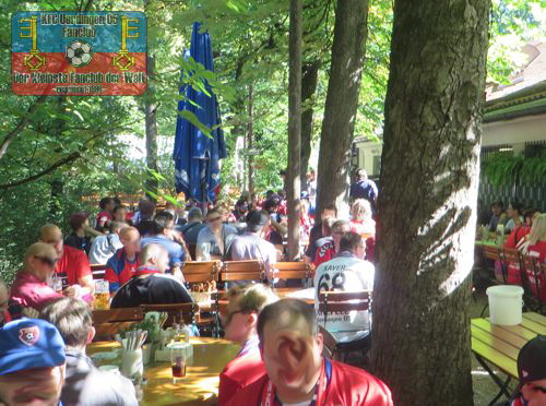 KFC-Fans im Augustiner Keller in München