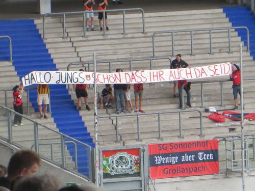 Mitgereiste Fans der SG Sonnenhof-Goßaspach in Duisburg