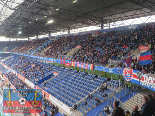 Block auf die Haupttribüne