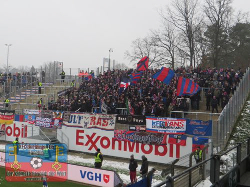 Uerdinger Fans vor dem Spiel in Meppen