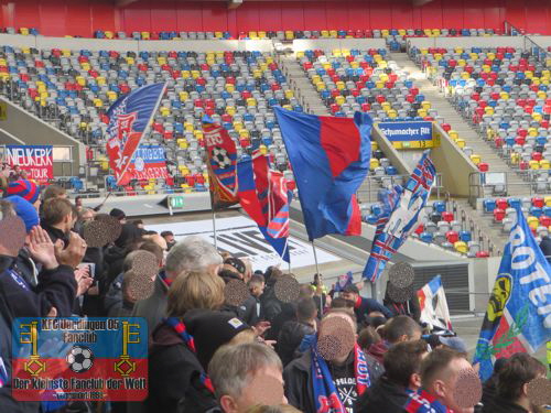 KFC-Fans vor dem Spiel