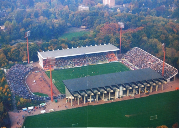 Luftbild des Grotenburg-Stadions Ende der 1980er Jahre
