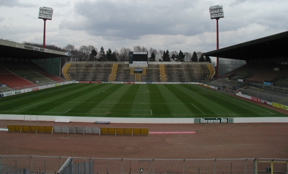Blick von der Westkurve in das Grotenburg-Stadion Anfang des 21. Jahrhunderts